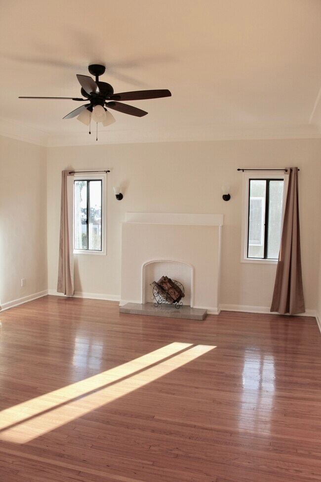 livingroom - 1239 S Hudson Ave Unidad 1239