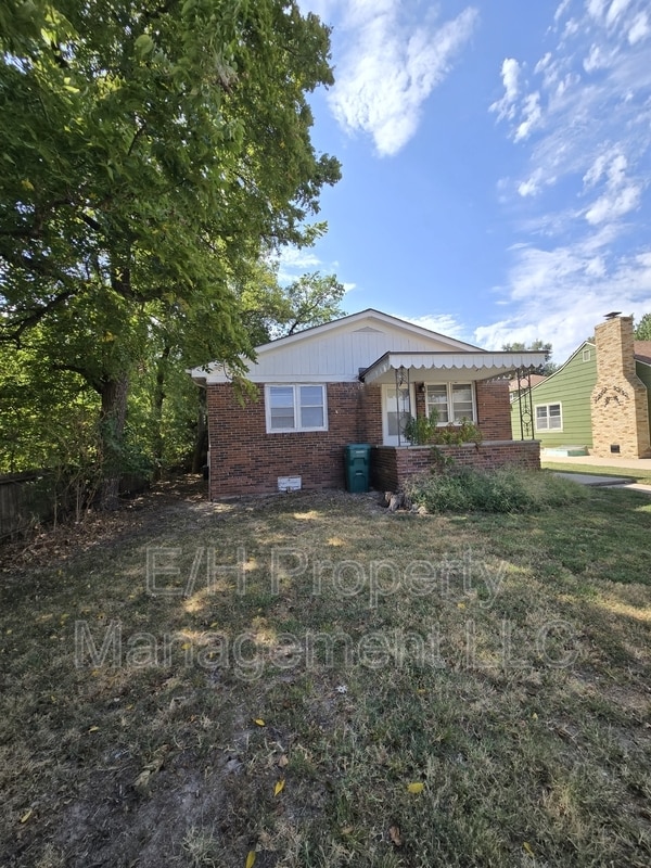 Building Photo - 3811 E Zimmerly St