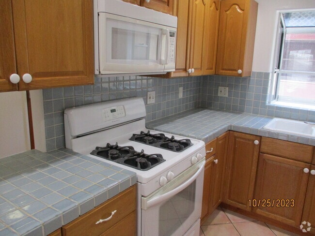 Building Photo - 4400 Overland Ave Unit 3 Rental