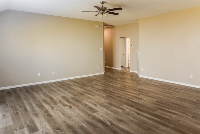 5207 Riverwood Dr