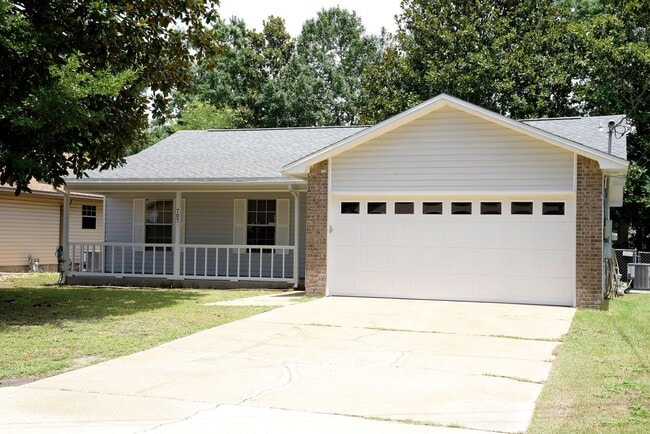 Building Photo - Central 3 Bedroom in Niceville!