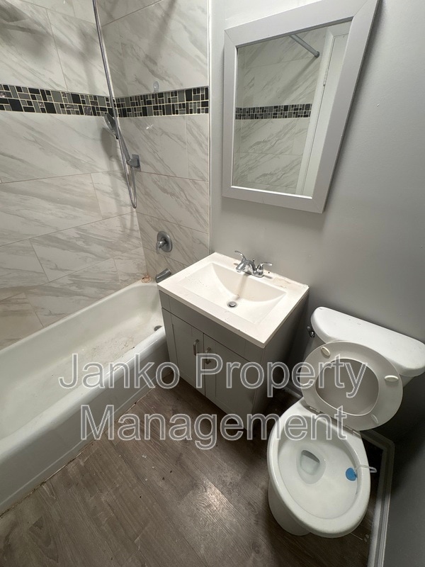 Building Photo - 3353 Commercial Ave Unit 14