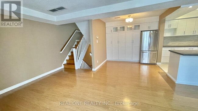Photo - 101 McGill St