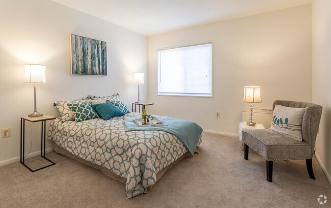 2HAB, 1BA - 897 ft² - Eudowood Towers