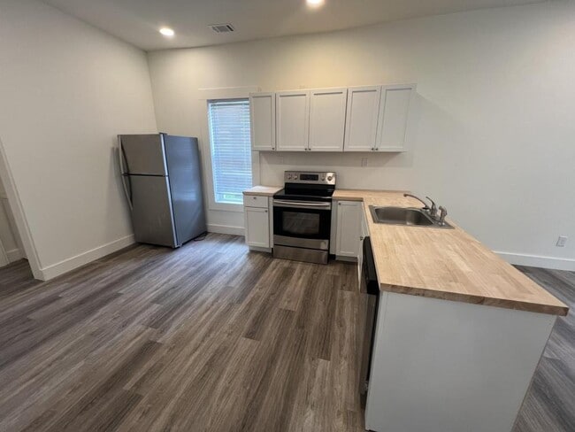 Photo - 658 Elm Tree Ln