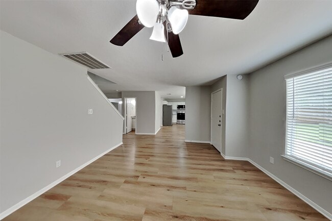 Photo - 3515 Colmar Way