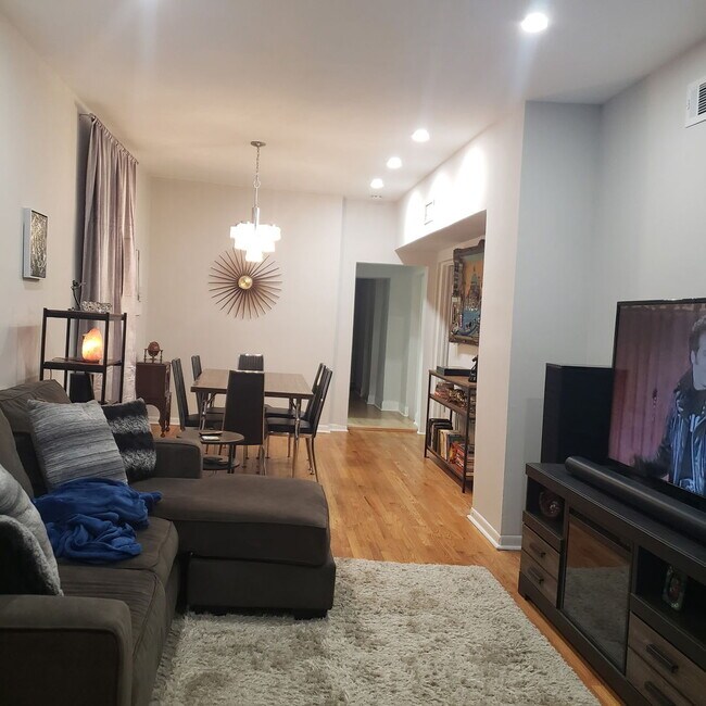 Photo - 2437 W Ainslie St Unit 1F