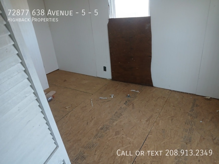 Photo - 72877-72638 638 Ave