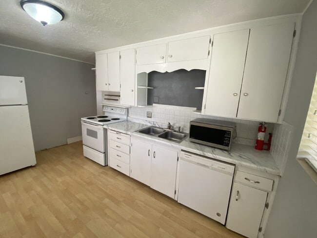 Building Photo - 2-Bed, 2-Bath Townhome in Saint George Unit 10