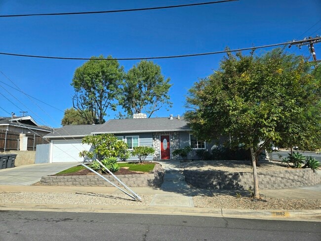 Building Photo - 1682 Jasmine St