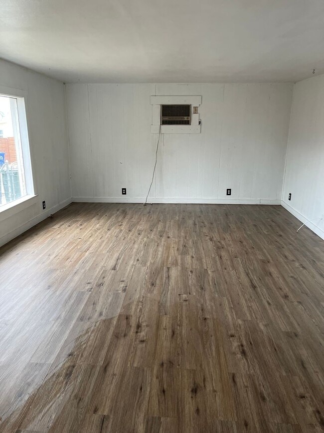 Photo - 2 bed 1 bath in Taft!