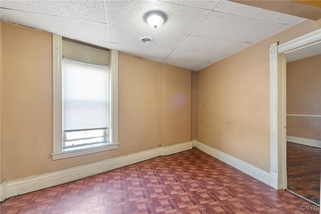 Building Photo - 319 N Salina St