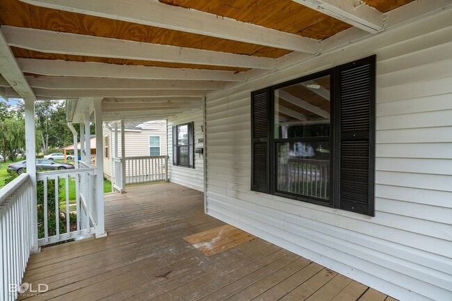 Photo - 237 E Elmwood St