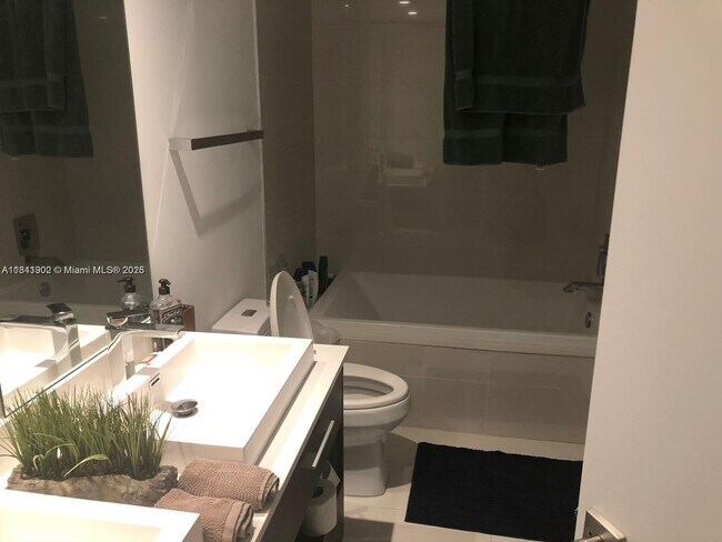 Photo - 45 SW 9th St Unidad 2407