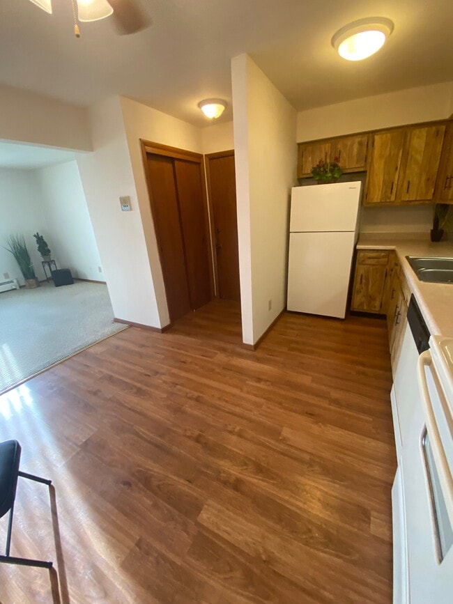 Photo - W151S7043 Cornell Cir Unidad 3