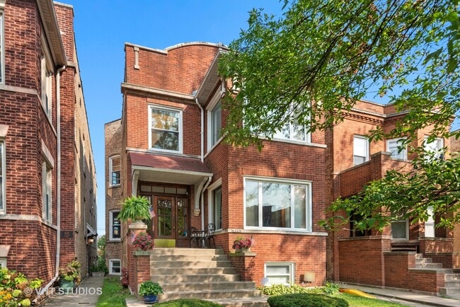 Building Photo - 4229 N Leavitt St Unit 1