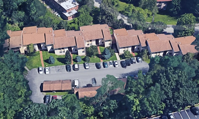 Building Photo - THE VILLAGES SOUTH 320 Unit F