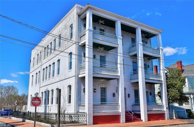Building Photo - 448 Dinwiddie St Unit 102 Rental