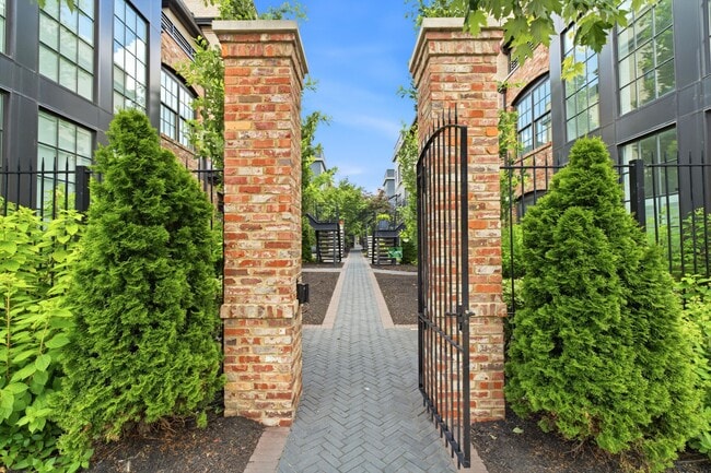 84 Normandy Ave Unidad G52