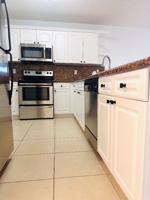 Photo - 2691 Albatross Rd N