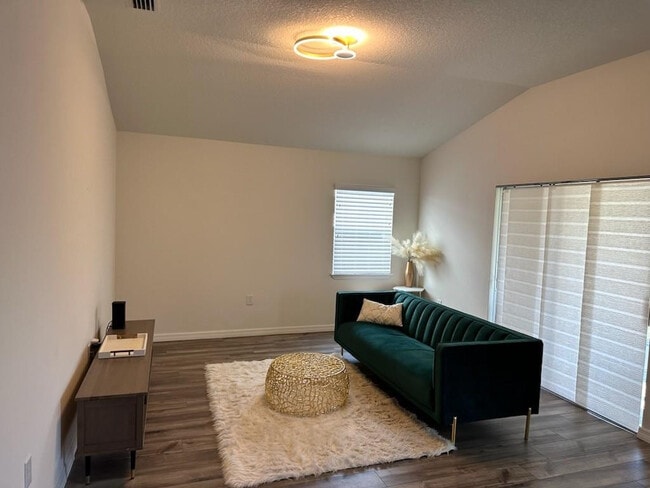 Photo - 1099 Dania Cir