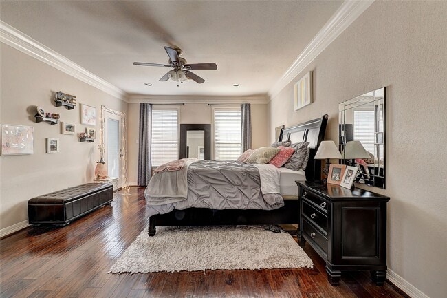 Photo - 835 Rosine St