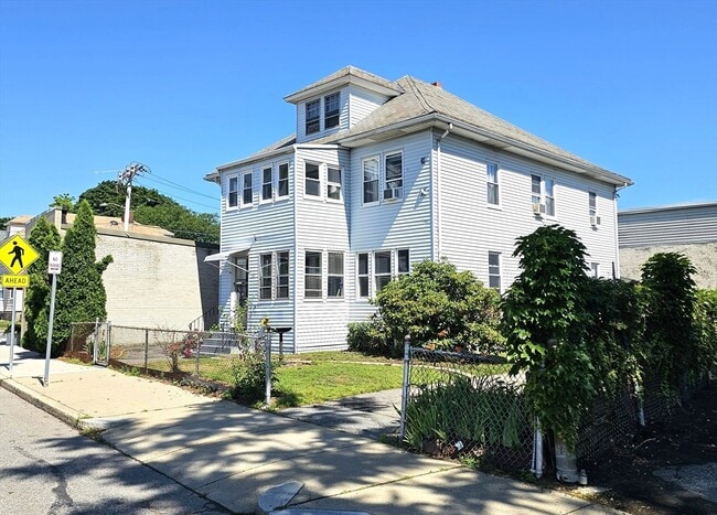 Building Photo - 248 N Beacon St Unit 1