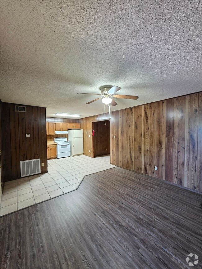 Building Photo - 702-708 E 11th ST Unit 704 Rental