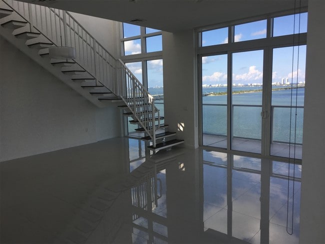 Photo - 601 NE 27th St