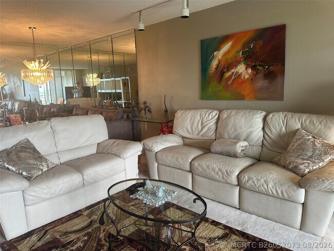 Building Photo - 605 Oaks Dr Unit 1009