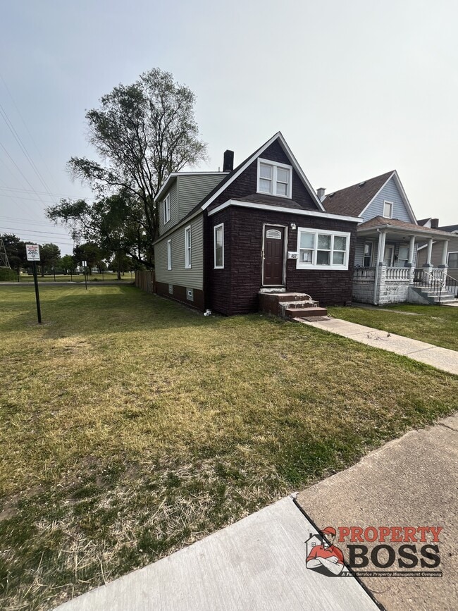 Photo - 457 Vernon Ave House