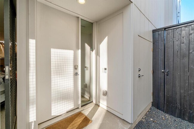 Photo - 3406 E 17th St