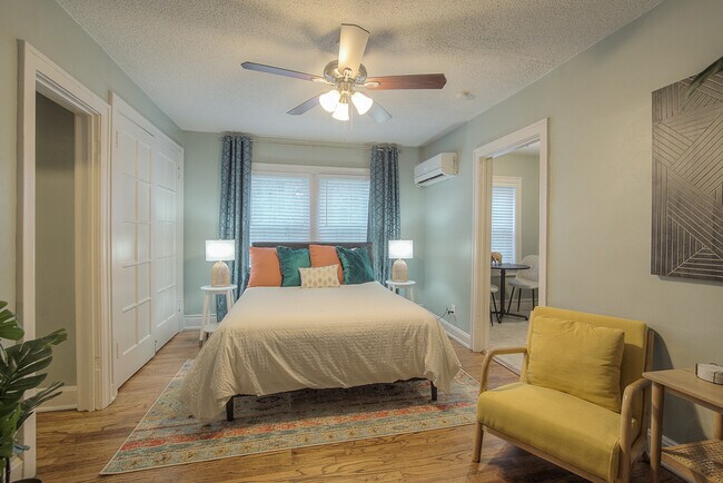 Photo - Seville Plaza