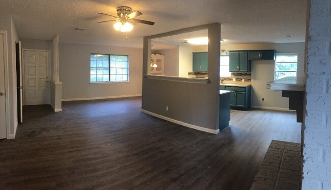 Photo - 1527 Hillside Dr