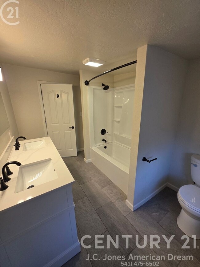 Photo - Close to River Access, and Historic Downtown Grants Pass