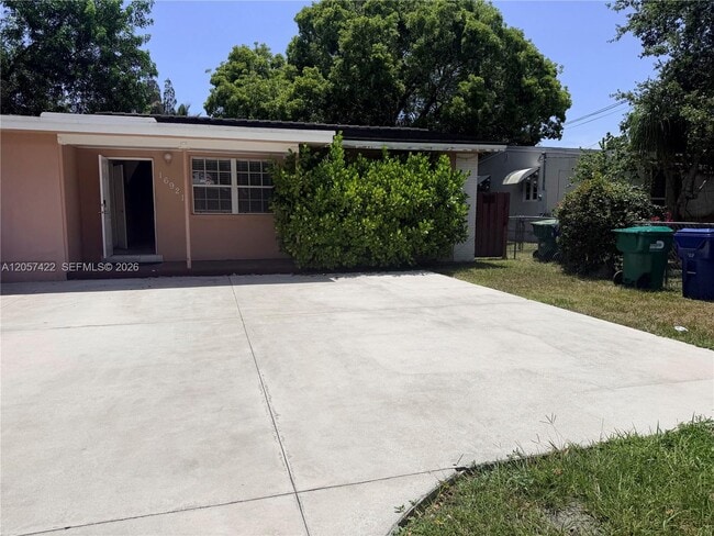 Building Photo - 16921 SW 94th Ave