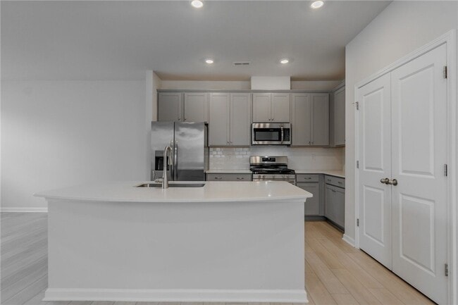 Photo - 14 Loebner Ln