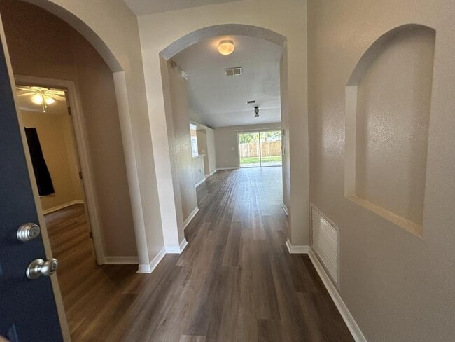 Photo - 30534 Tremont Dr