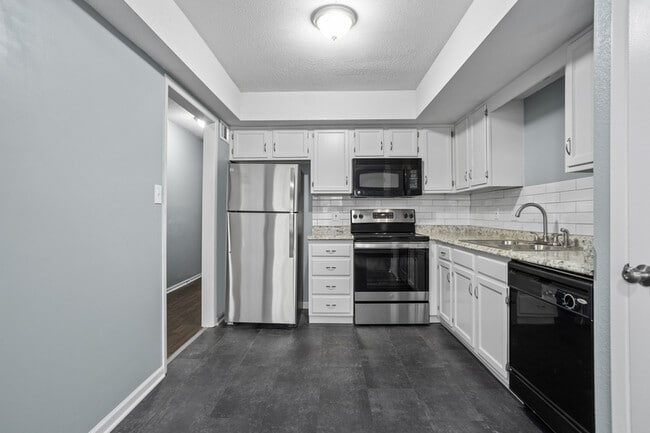 Photo - 642 NW Valleybrook Rd