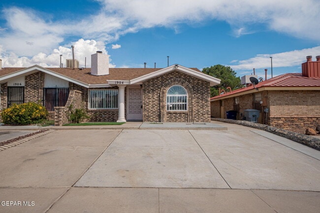 Building Photo - 1904 Estrada Dr Rental