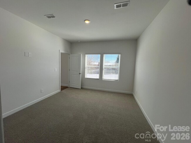 Photo - 1548 31st St NE