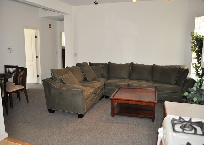 103 Highland Pl