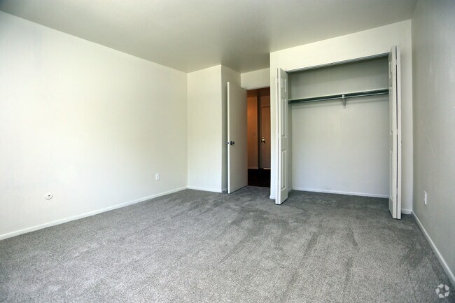 1BR, 1BA - 600 SF