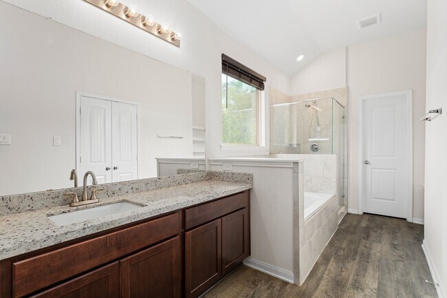 Photo - 24585 Meath St