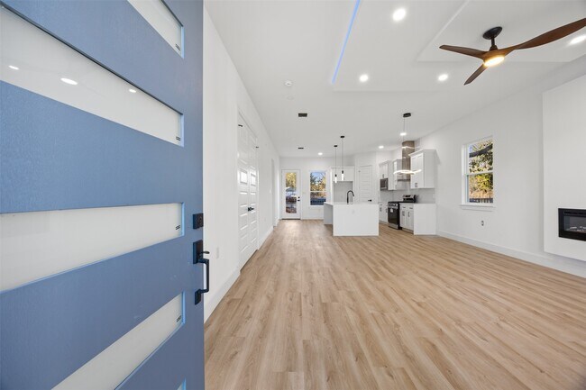 Photo - 610 Lettie St