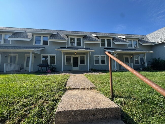 Building Photo - For Rent – Pet-Friendly 2 Bed, 1 Bath Town... Rental