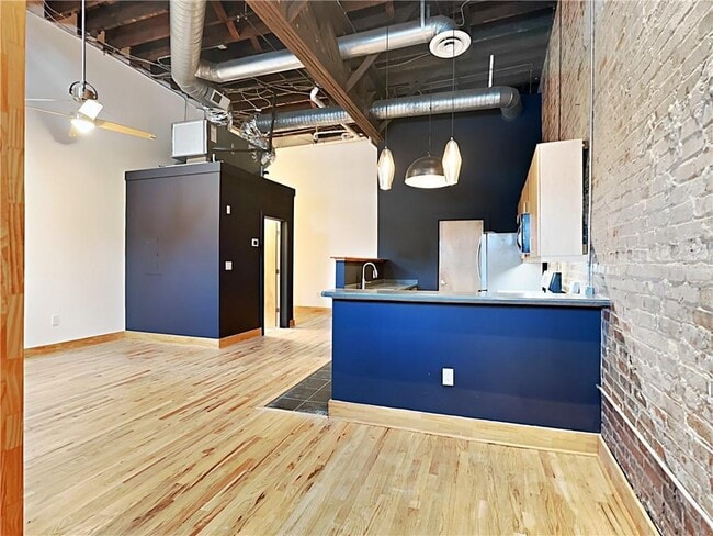 Photo - 267 Peters St SW Unit 102