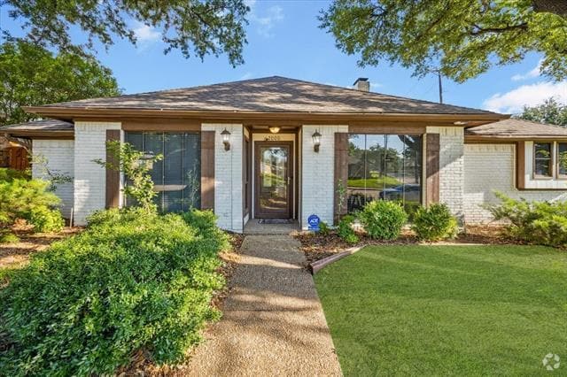 Building Photo - 2000 E Branch Hollow Dr Rental