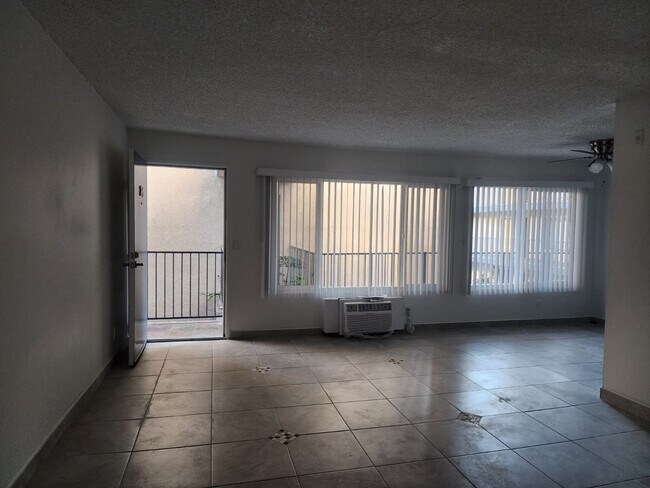 Photo - 8530 Cedros Ave Unidad 316