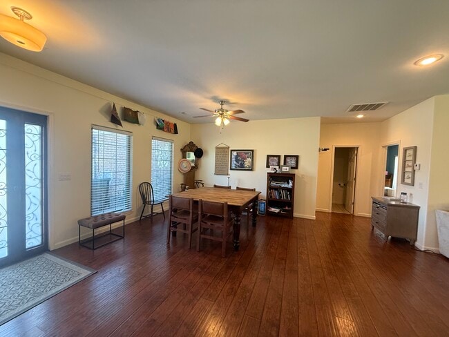 Photo - 300 SW Bordeaux Ct